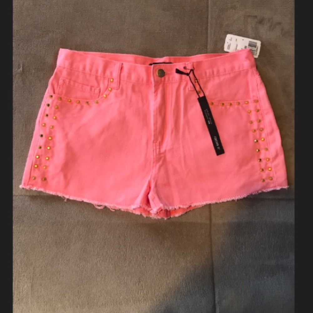 Pink Studded Denim Shorts!☀️🌸